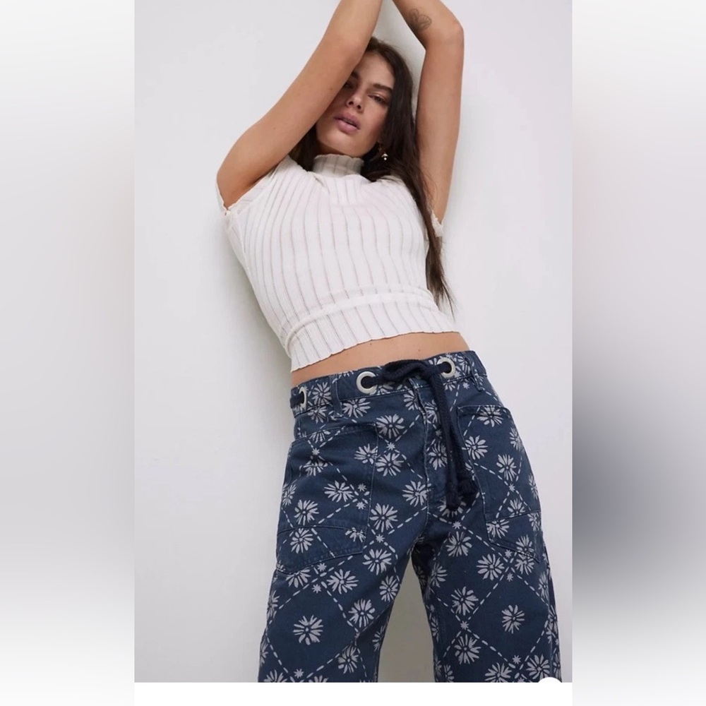 We The Free Moxie Printed Low Slung Barrel Jeans Wallpaper Geo Blue White - Picture 4 of 7